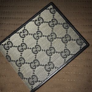 Men’s Gucci Leather Wallet